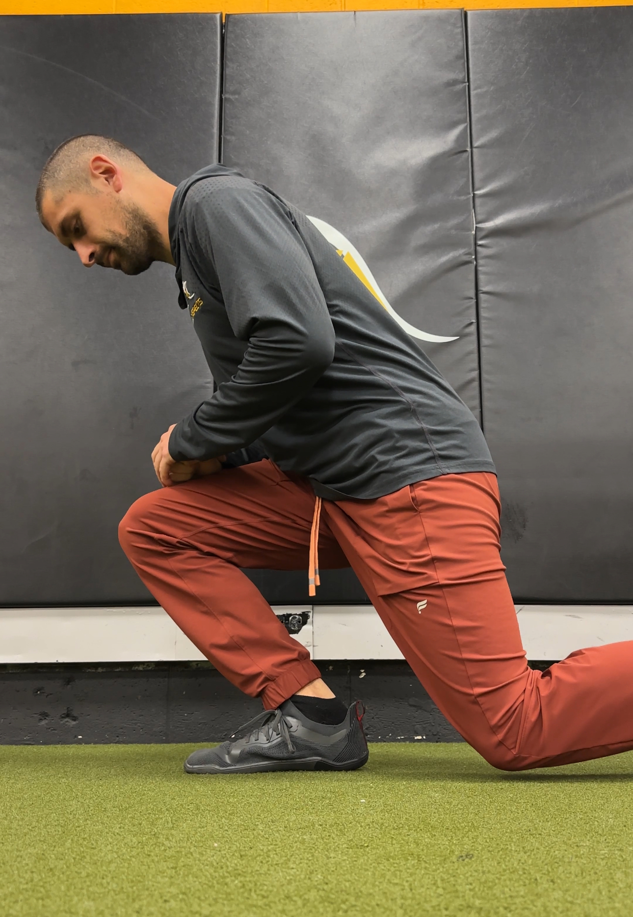 Isometric end range lunge 